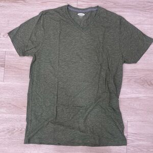 Old Navy Men’s Green short sleeve tee